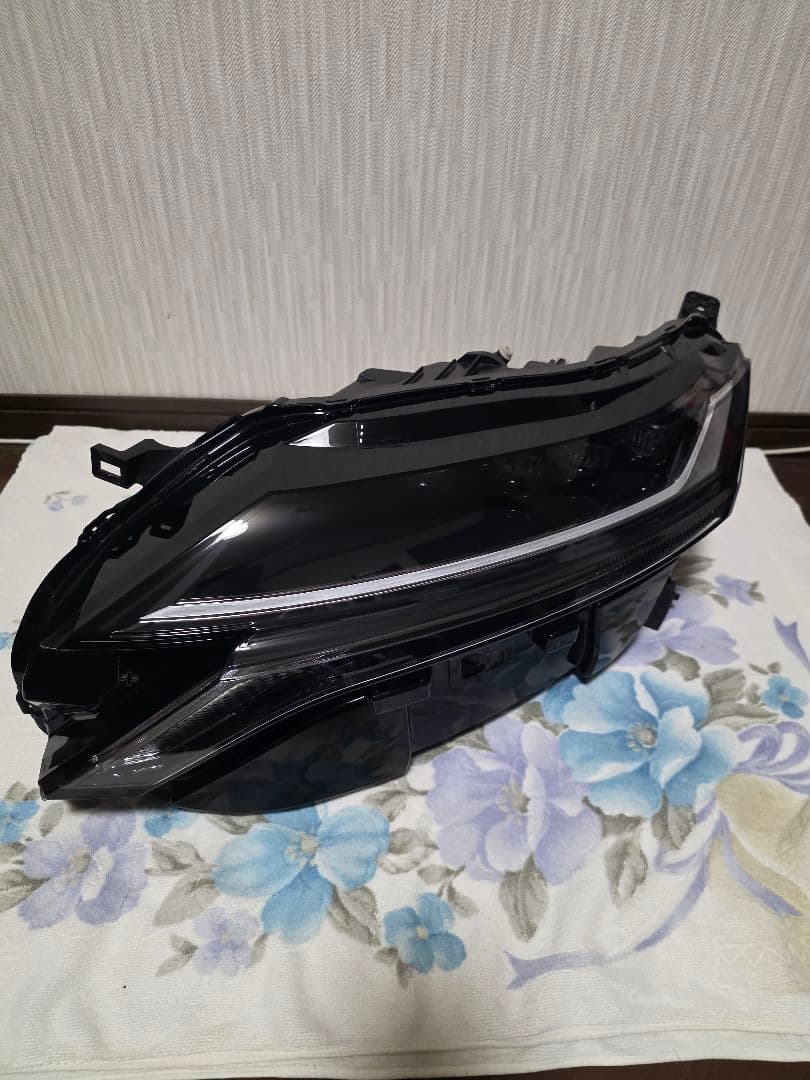 日産　ノートオーラ　E13 左ヘッドライト