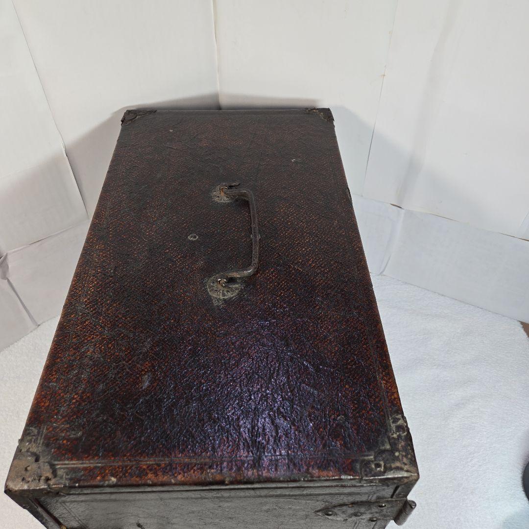 金唐革紙貼手持箪笥　鍵付　時代箪笥　古民具　銭函　銭箱　千両箱　船箪笥　金庫