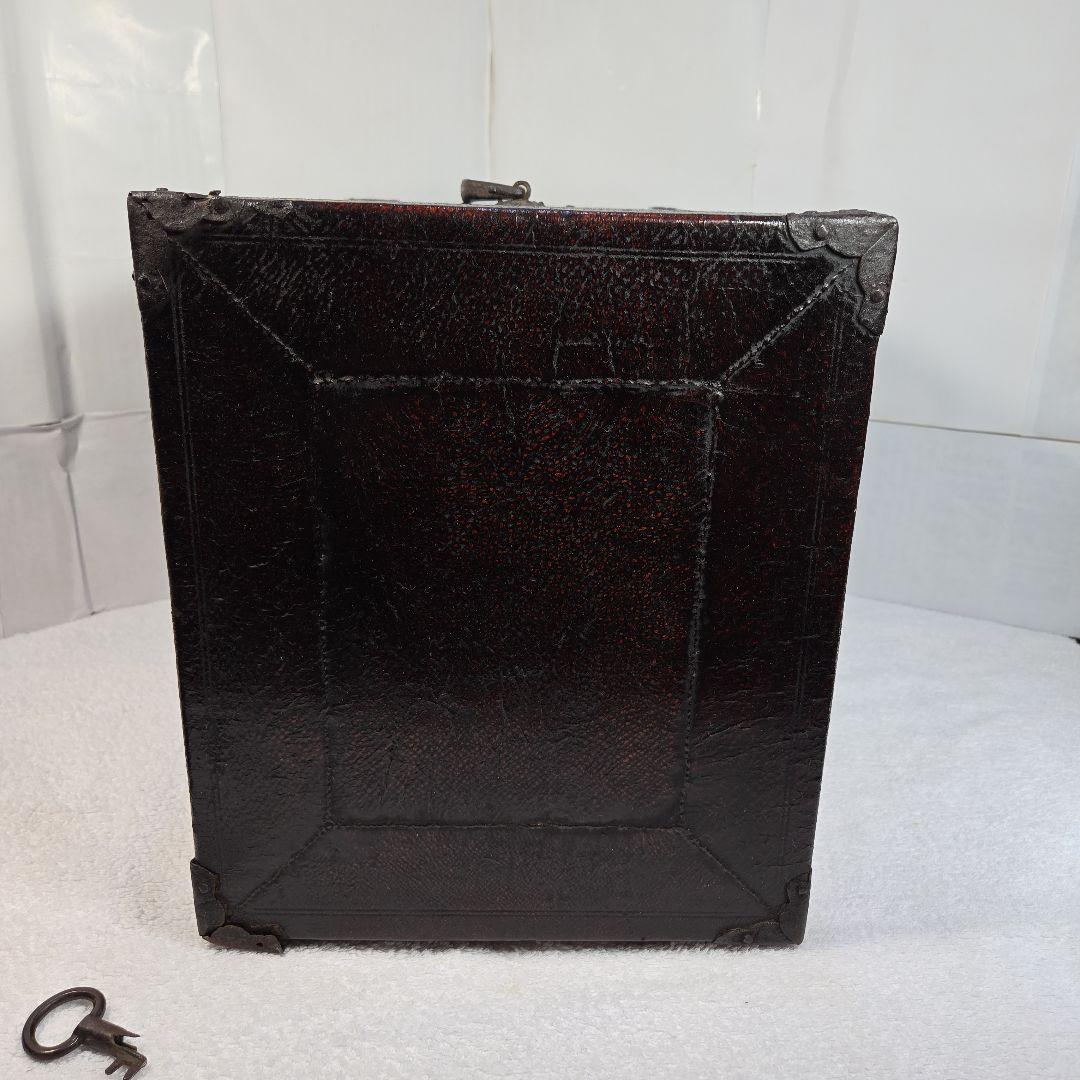 金唐革紙貼手持箪笥　鍵付　時代箪笥　古民具　銭函　銭箱　千両箱　船箪笥　金庫