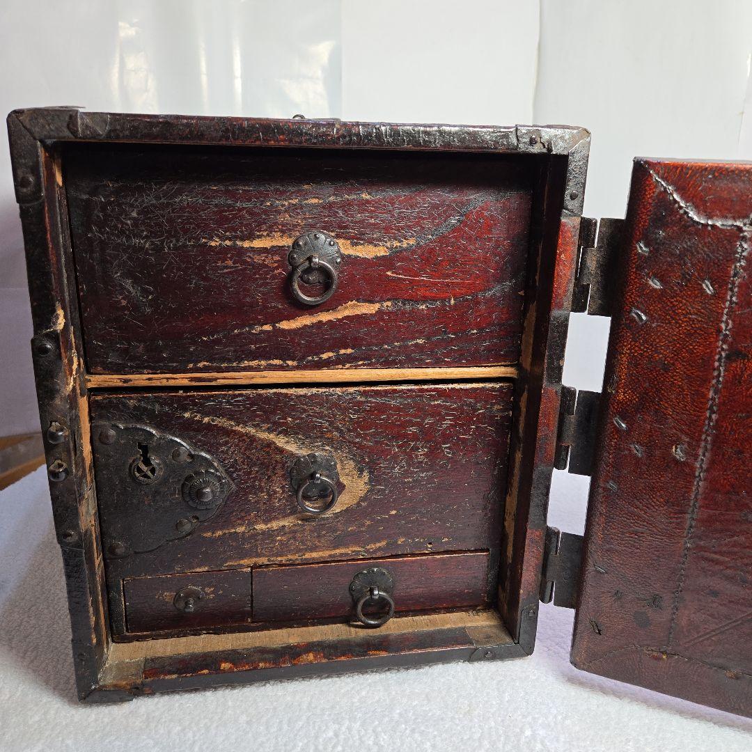 金唐革紙貼手持箪笥　鍵付　時代箪笥　古民具　銭函　銭箱　千両箱　船箪笥　金庫