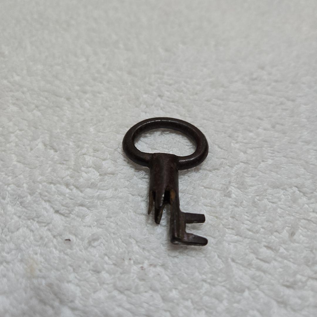 金唐革紙貼手持箪笥　鍵付　時代箪笥　古民具　銭函　銭箱　千両箱　船箪笥　金庫