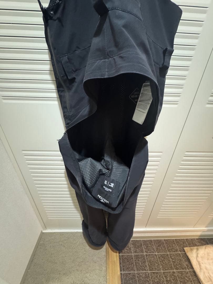 Volcom スノーボード　goretexビブ　女性Mサイズ