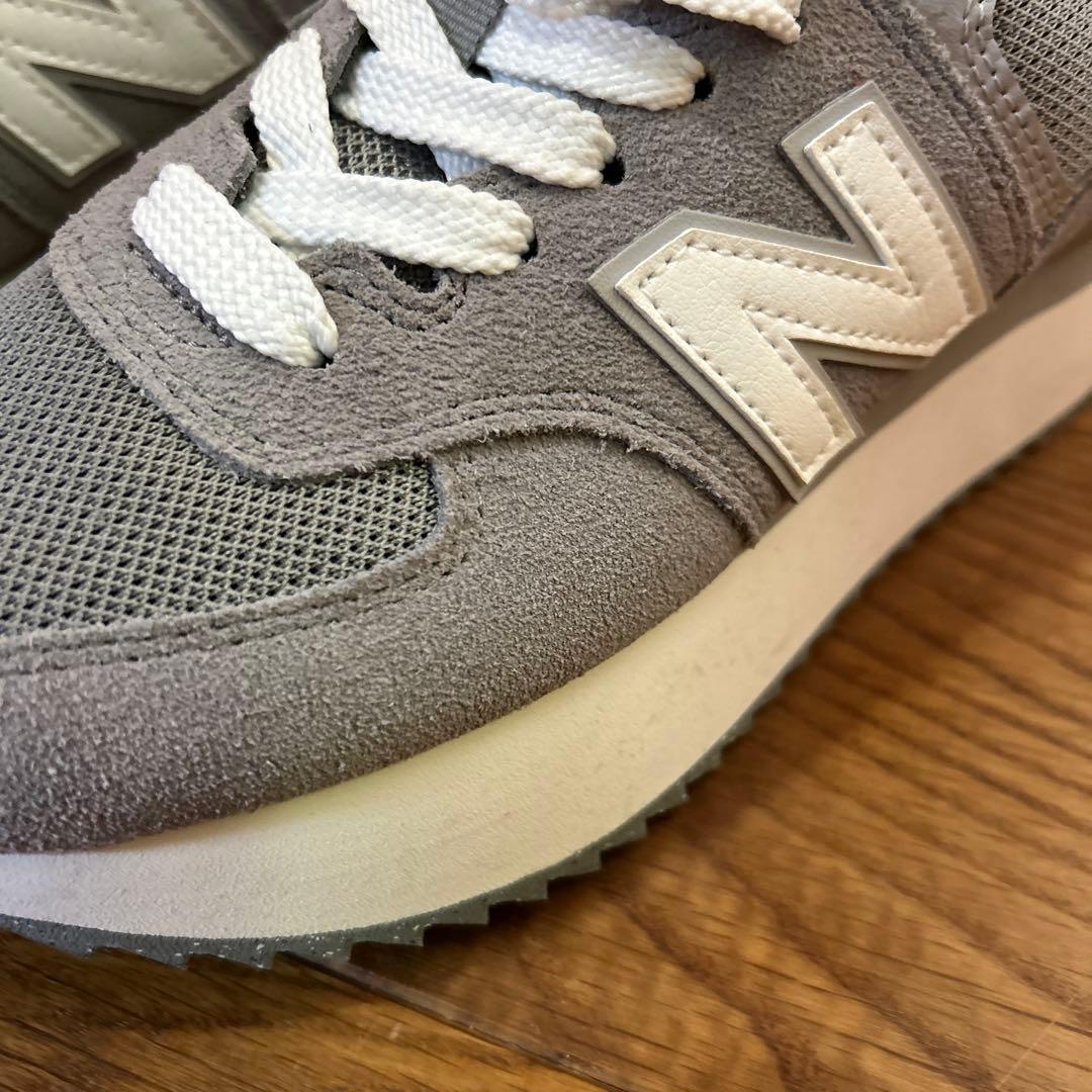 新品タグ付きNew Balance WL574ZSD グレー スニーカー