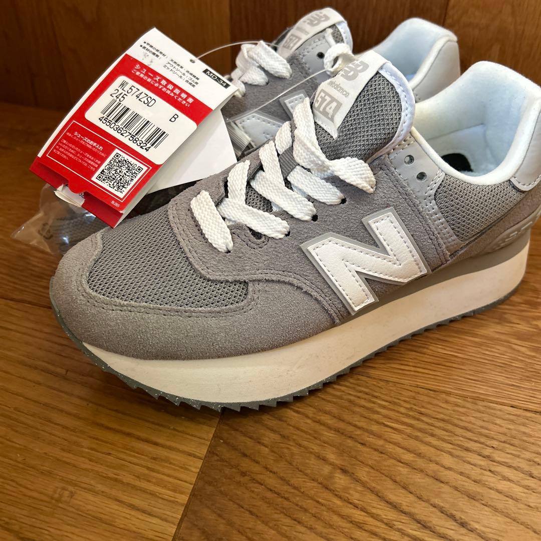 新品タグ付きNew Balance WL574ZSD グレー スニーカー