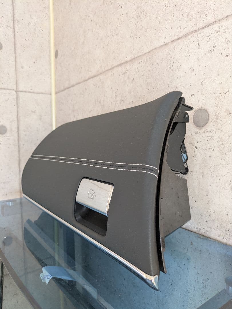 プリウスαgs　純正グローブボックス