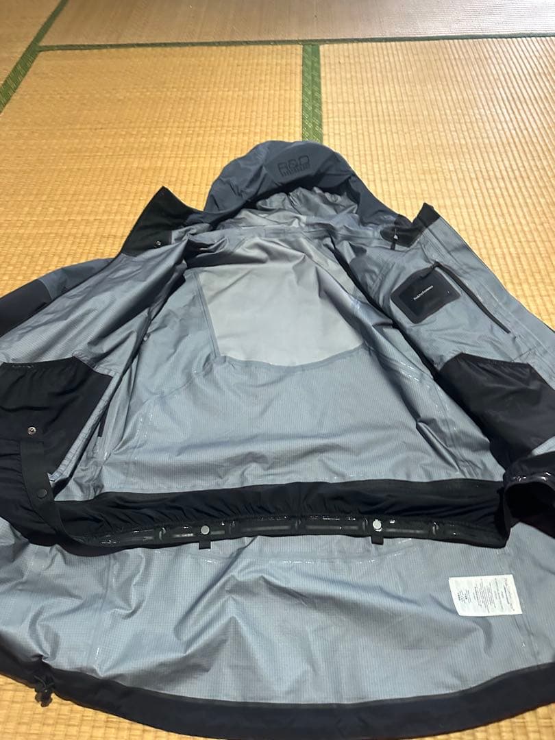 ピークパフォーマンス　Vertical Gore-Tex Proスキーウエア