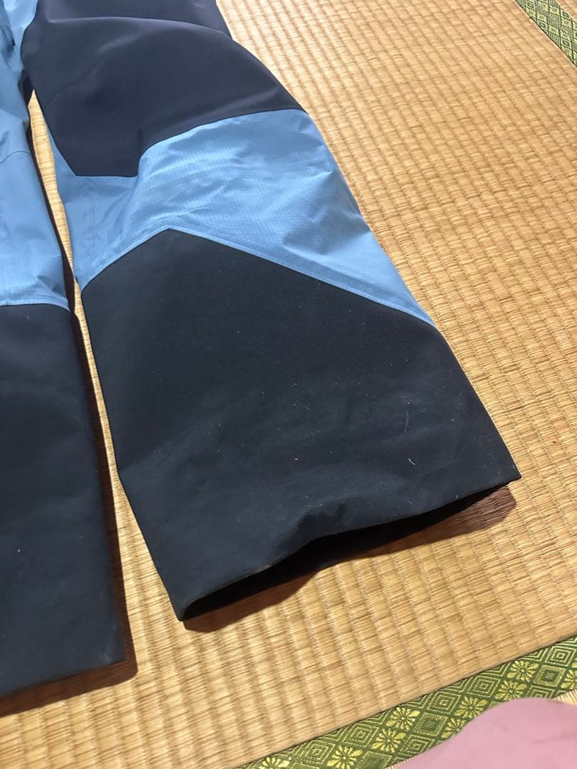 ピークパフォーマンス　Vertical Gore-Tex Proスキーウエア