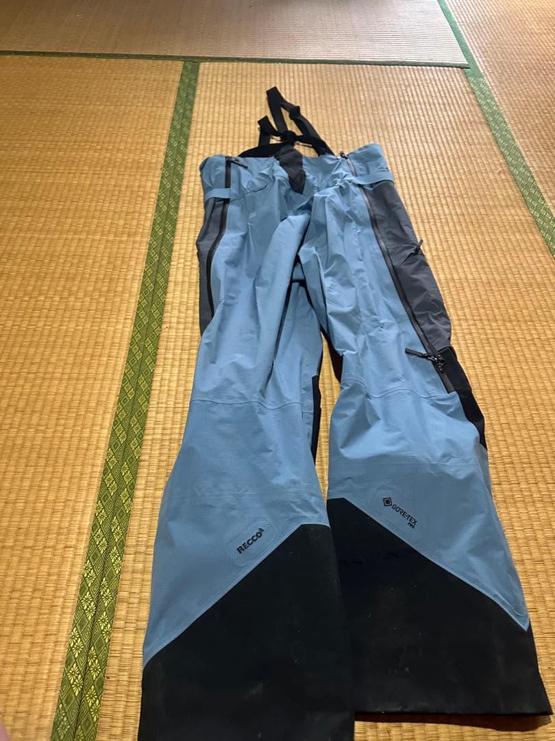 ピークパフォーマンス　Vertical Gore-Tex Proスキーウエア