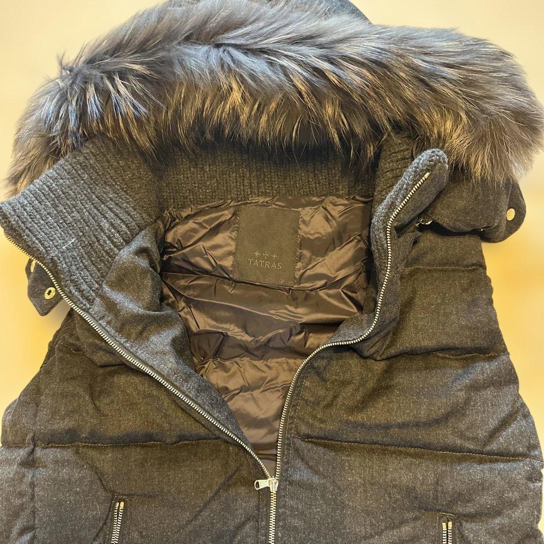 週末価格❗️TATRAS 02サイズ ダークグレー ダウンベスト