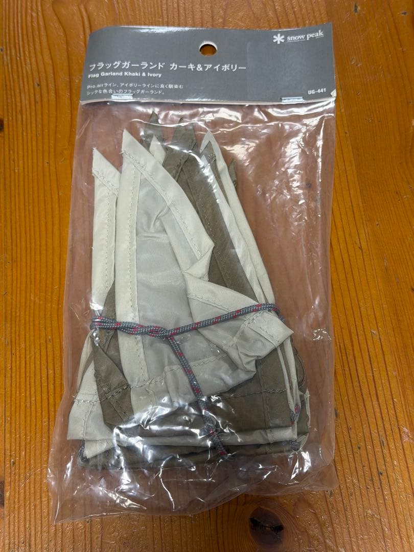 peak フラッグガーランド カーキ&アイボリー　UG-441