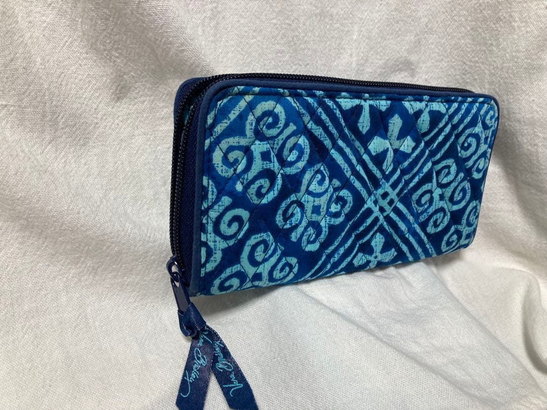 値下げしました 未使用品　Vera Bradley 幾何学模様 長財布 ネイビー
