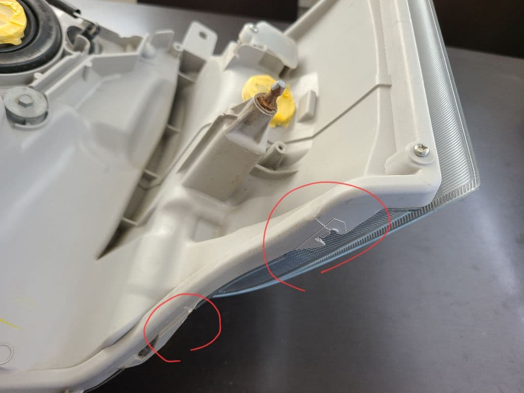 ハイエース　純正LED ヘッドライト 右側