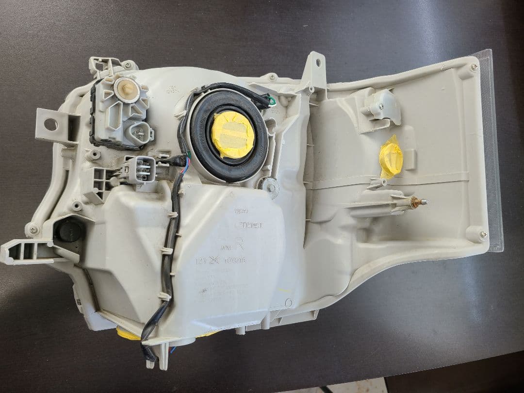 ハイエース　純正LED ヘッドライト 右側