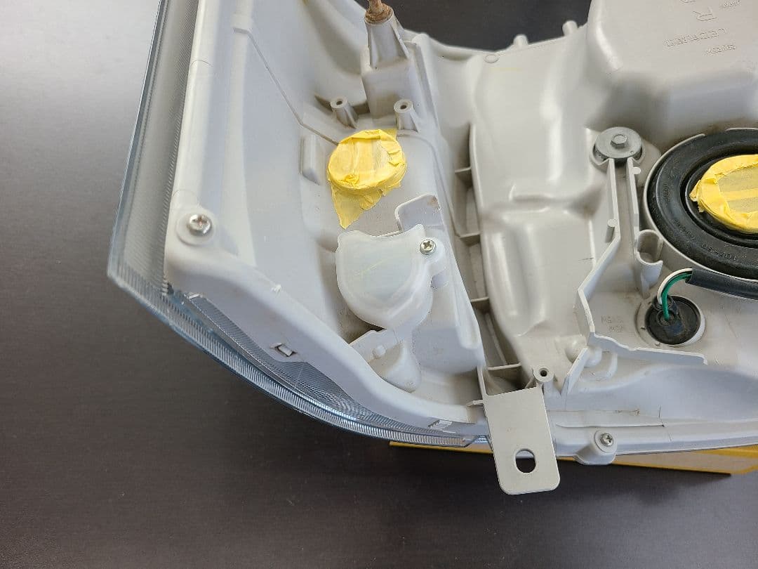 ハイエース　純正LED ヘッドライト 右側