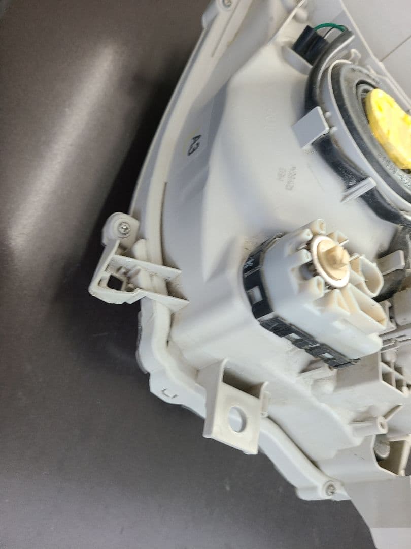 ハイエース　純正LED ヘッドライト 右側