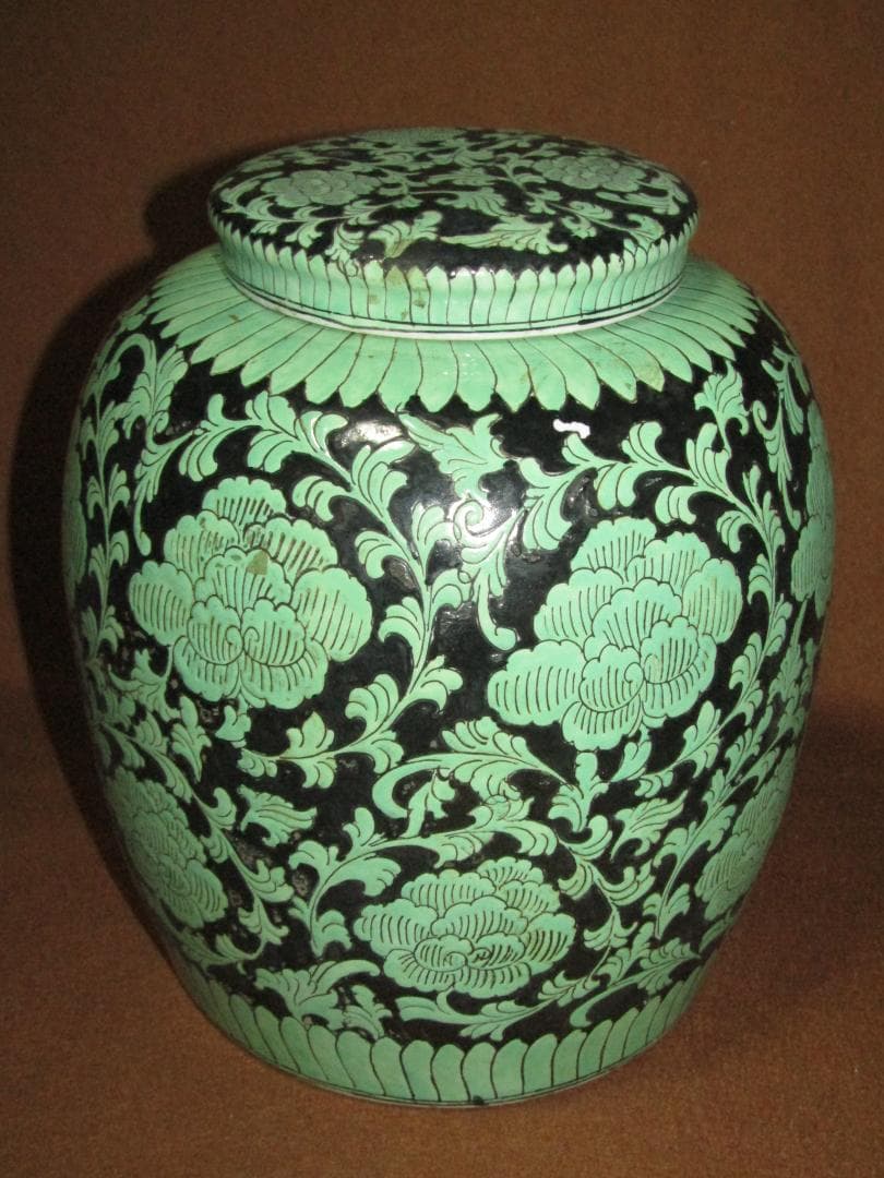 【中国古陶磁　雅玩珍蔵　蓋付茶壷　緑釉掻き落とし風絵付け　２６ｃｍ】