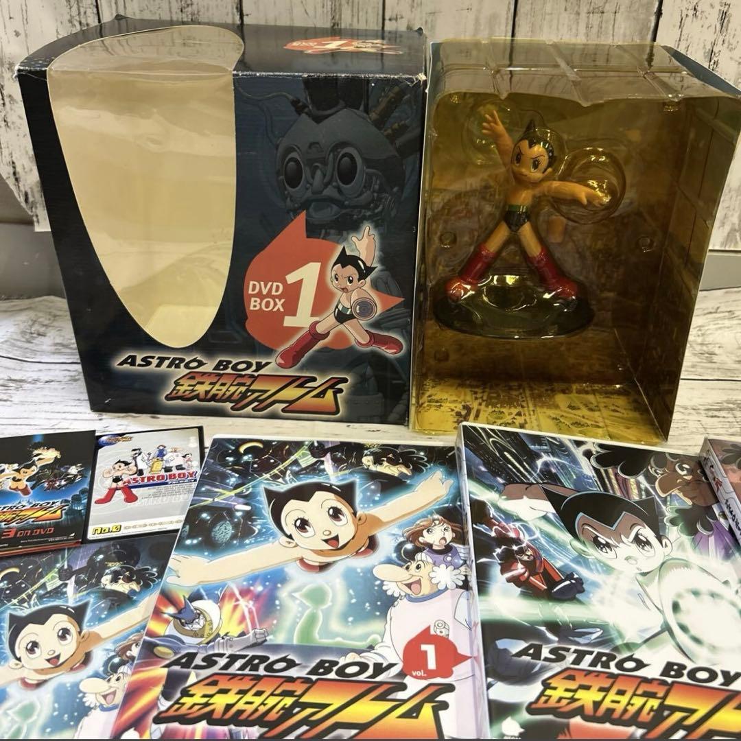 鉄腕アトムDVDボックス1 フィギュア　DVD ポストカード　トレーディング