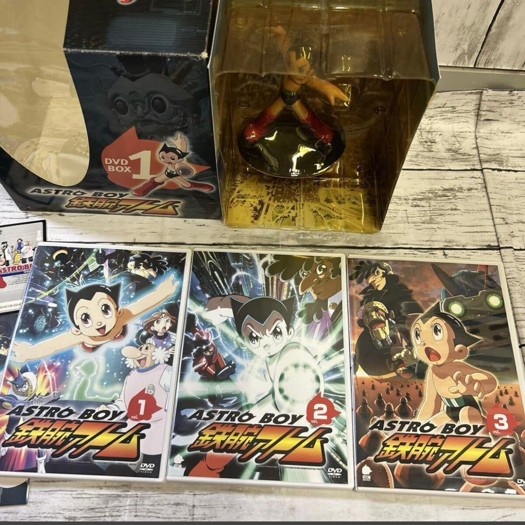 鉄腕アトムDVDボックス1 フィギュア　DVD ポストカード　トレーディング