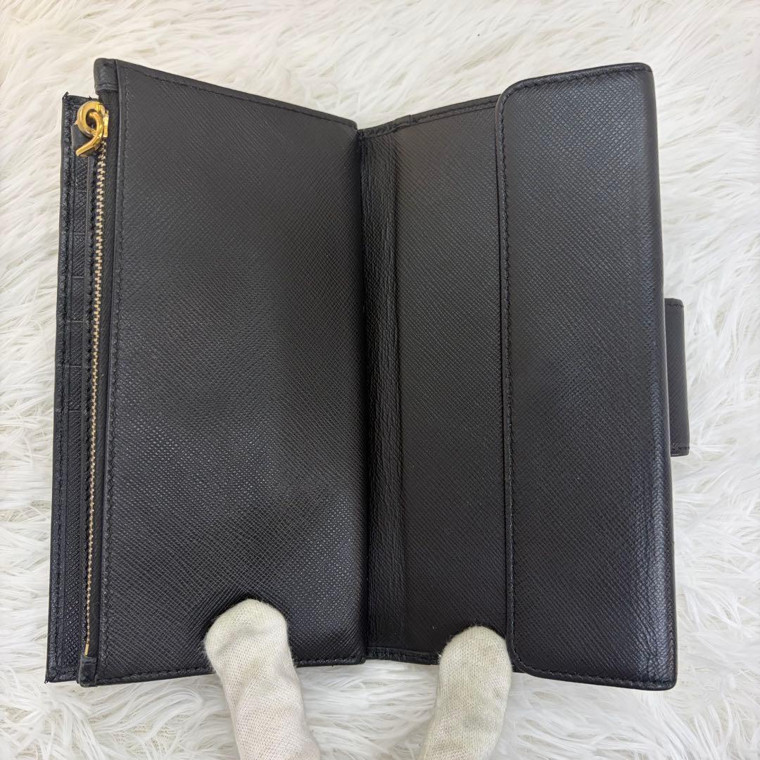 美品✨️プラダ 長財布 折り財布 レザー サフィアーノ ブラック 金ロゴ