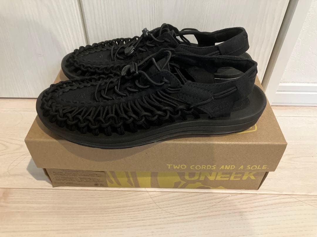 《美品》KEEN UNEEK スポーツサンダル ブラック 27.5cm