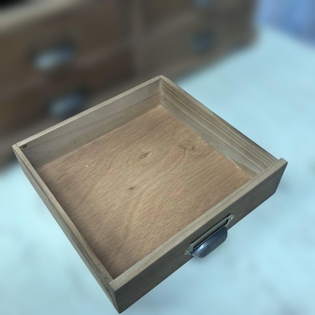 マニー グランシュマン 木製アンティーク風キャビネット ガラス2枚扉 引き出し6