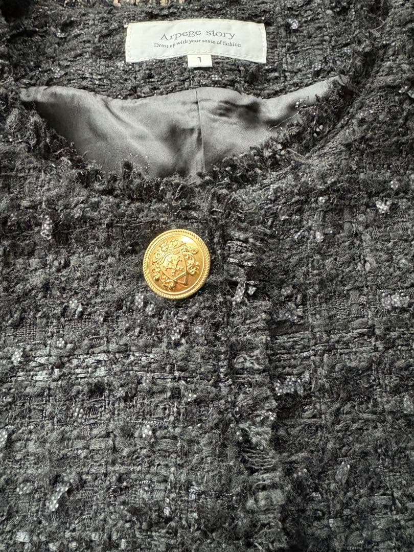 アルページュストーリー　ツイードペプラムジレ　ブラック