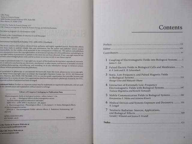 洋書 Electromagnetic Fields in Biological Sys