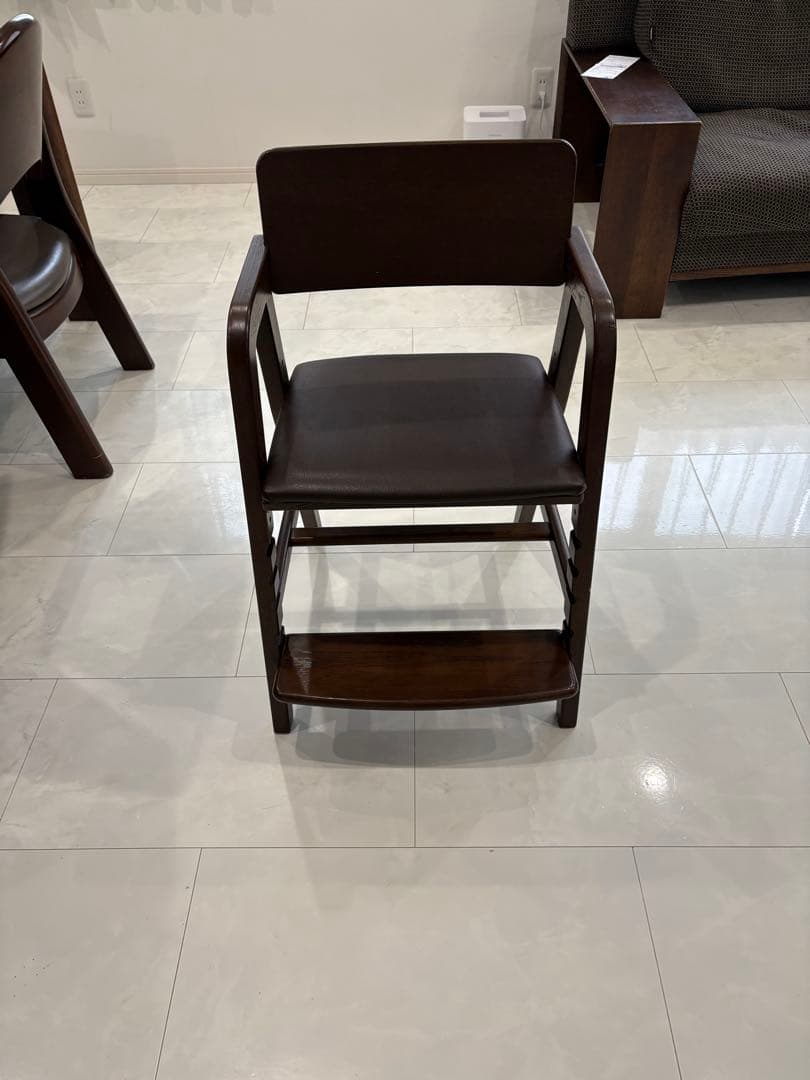 kitoco ダークブラウン 木製 アーム付き ダイニングチェア