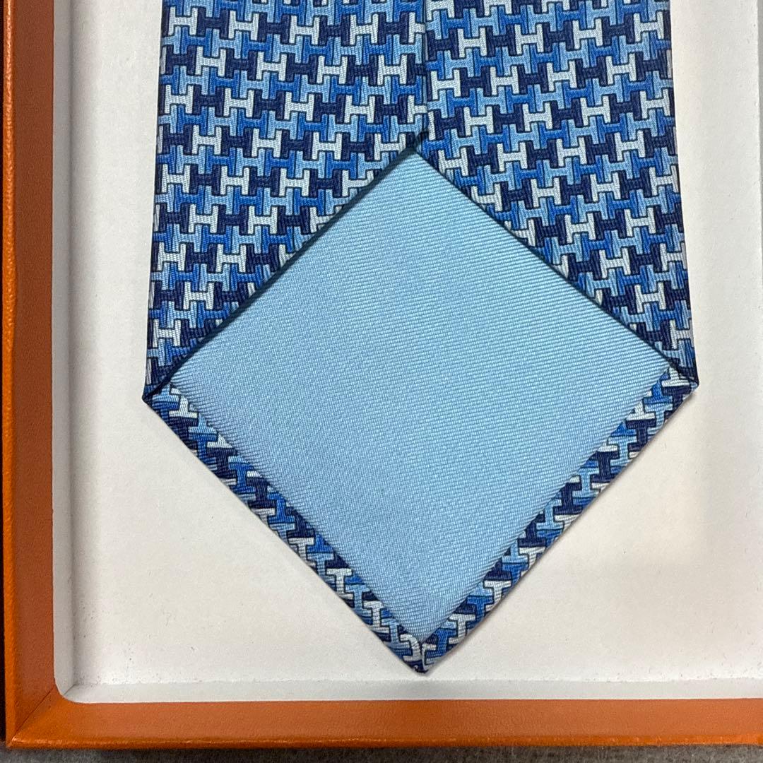 未使用タグ付　箱付袋付　エルメス　ネクタイ　青紺　H柄