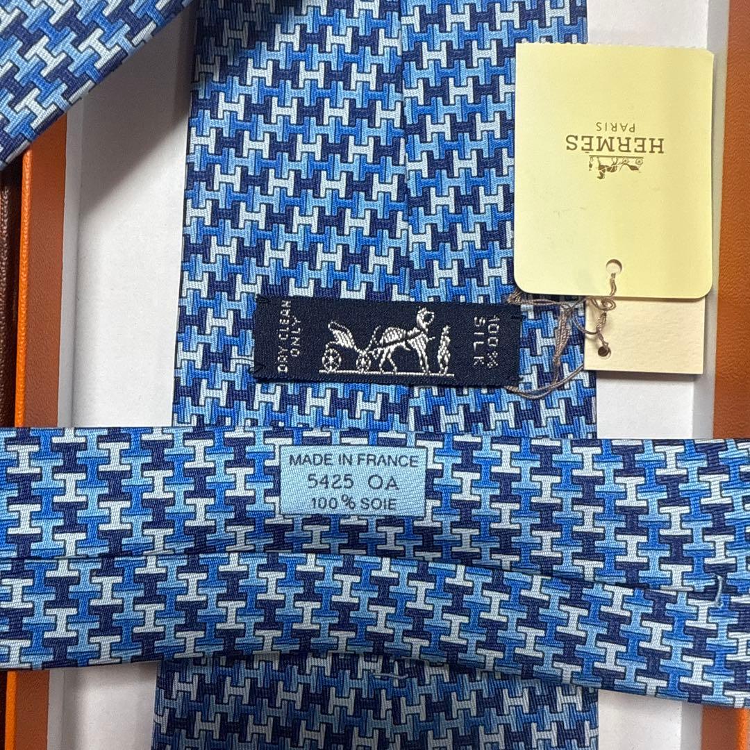 未使用タグ付　箱付袋付　エルメス　ネクタイ　青紺　H柄