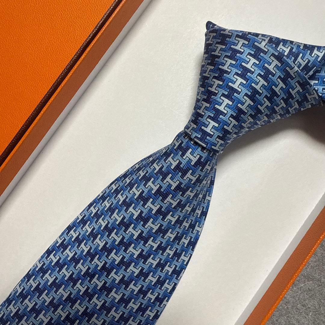 未使用タグ付　箱付袋付　エルメス　ネクタイ　青紺　H柄