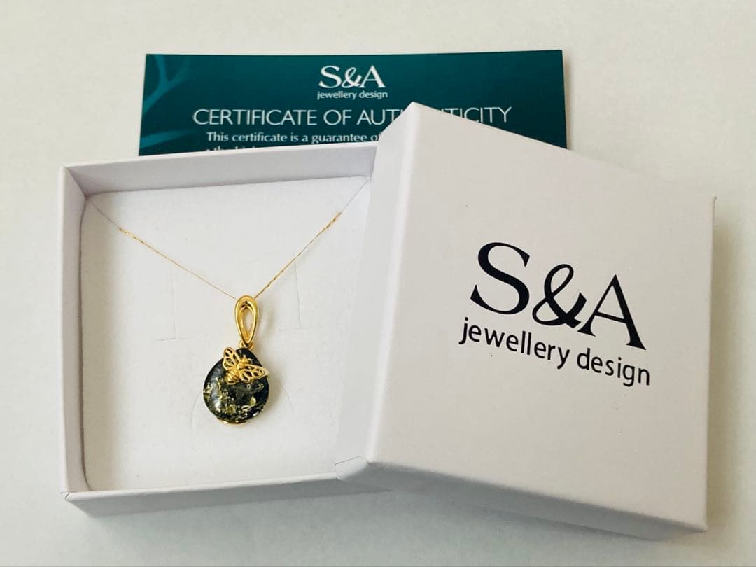 連休セール【新品】S&A ペンダントトップ 蜂　グリーンアンバー　万博