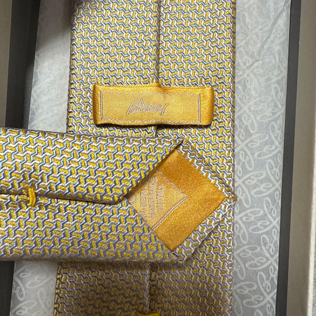 美品　ブリオーニ　ネクタイ　黄色　シルクジャガード　厚手