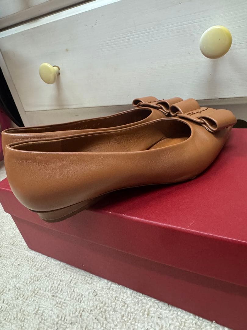 Ferragamo VIVA フラットシューズ