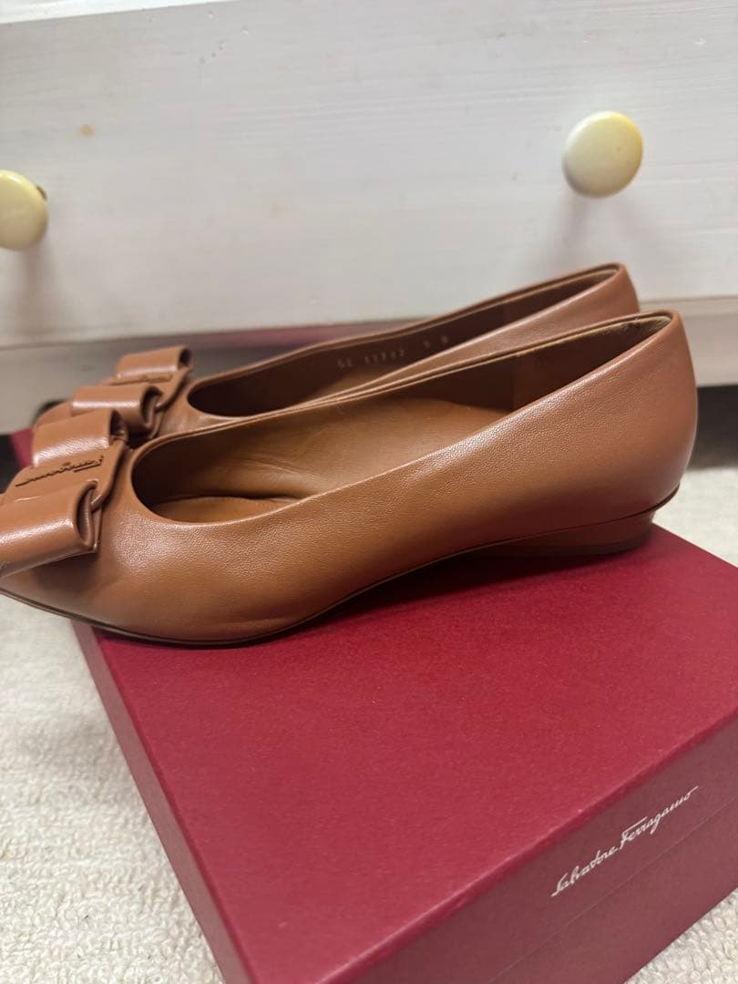 Ferragamo VIVA フラットシューズ