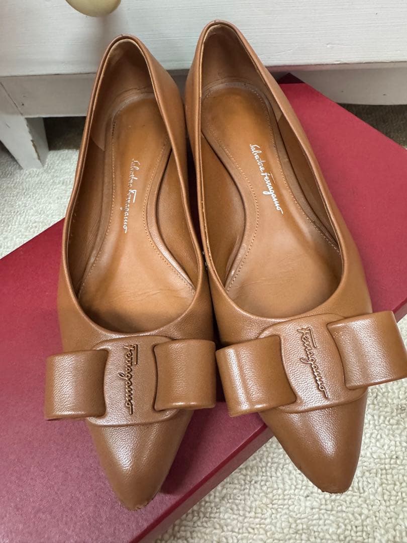 Ferragamo VIVA フラットシューズ