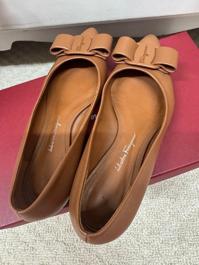 Ferragamo VIVA フラットシューズ