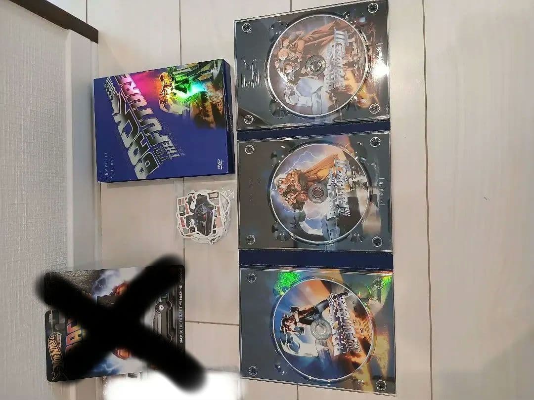 バックトゥザフューチャーDVDセットとデロリアンのミニカー
