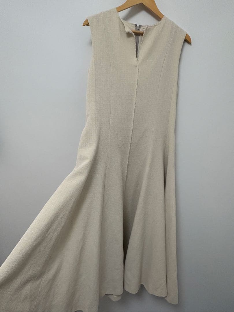 み*こ様 値下げ！ebure ノースリーブAラインワンピース ベージュ