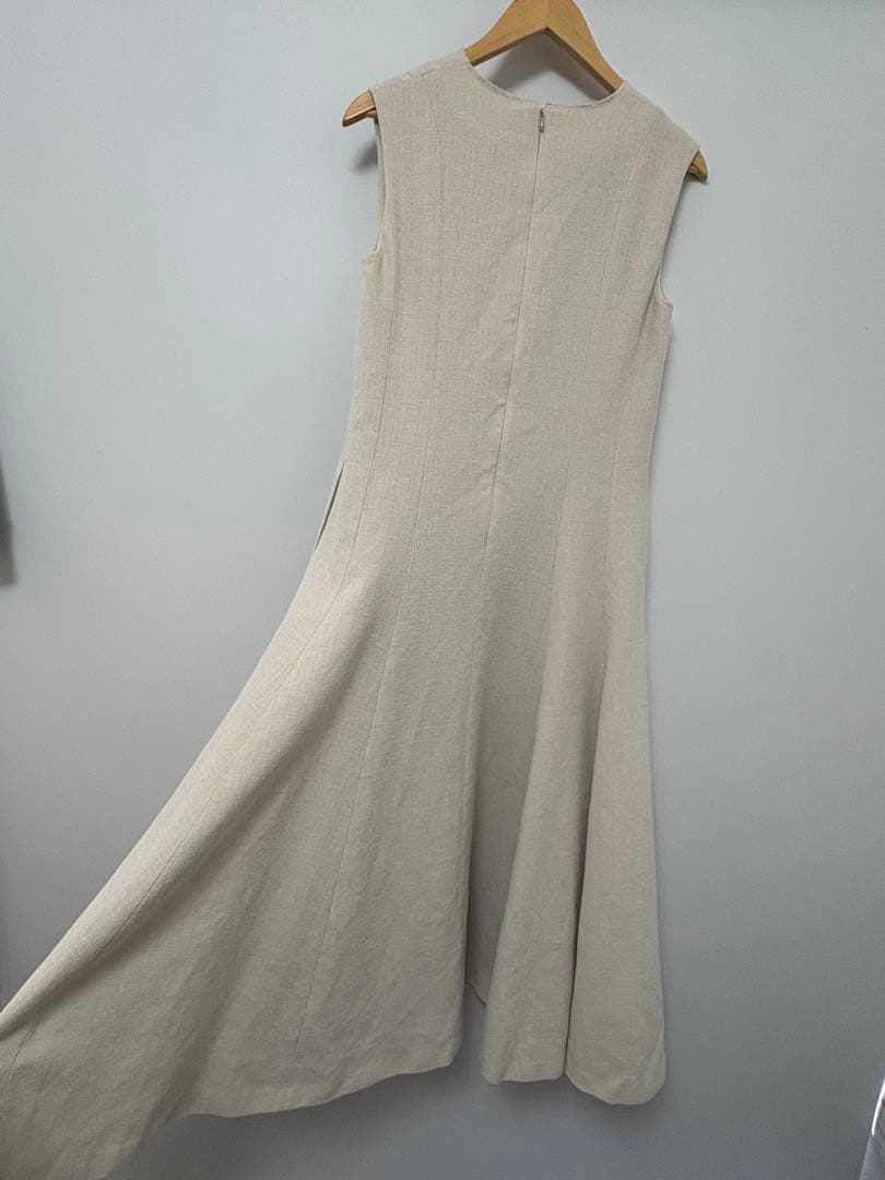 み*こ様 値下げ！ebure ノースリーブAラインワンピース ベージュ