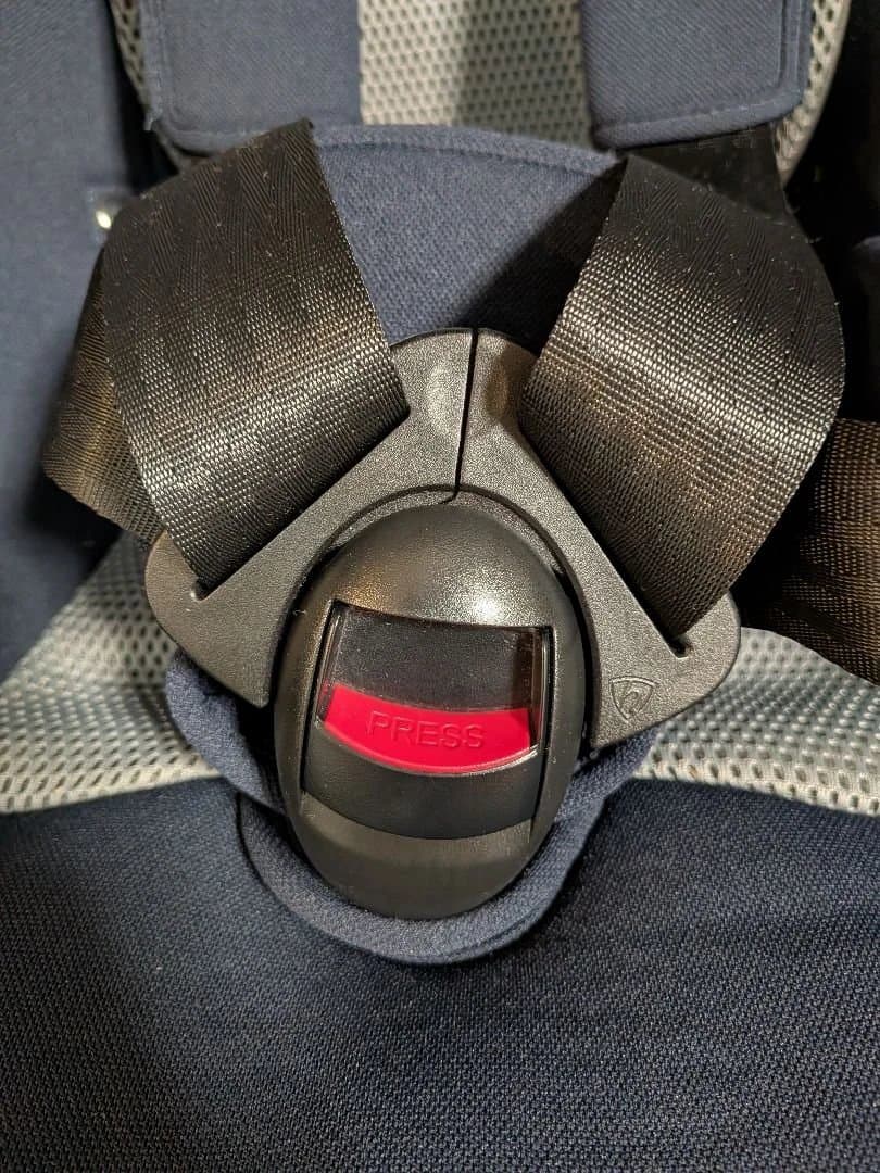 【使用頻度低　美品】エールベベ　チャイルドシート　クルット4i