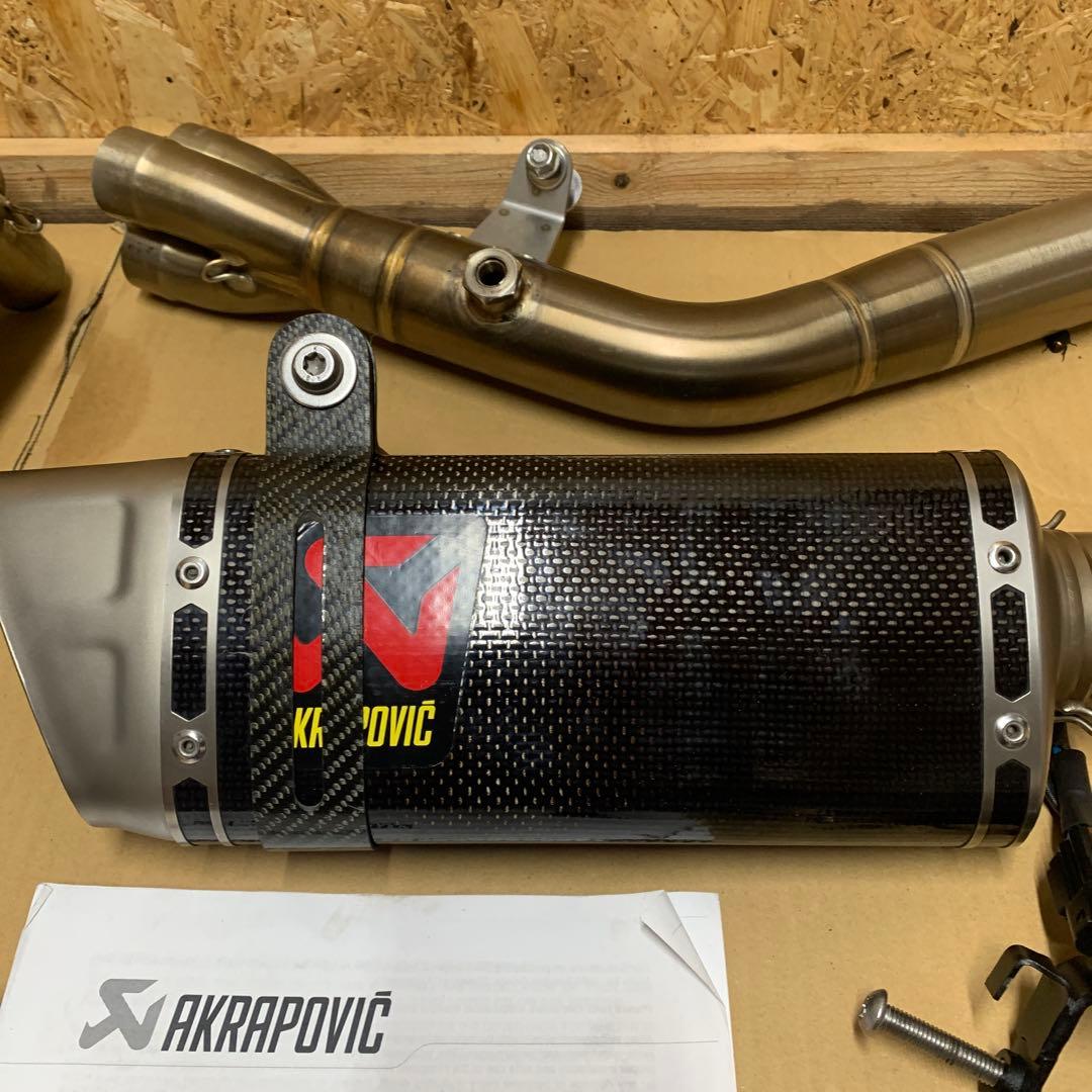 AKRAPOVIC レーシング　ライン　マフラー
