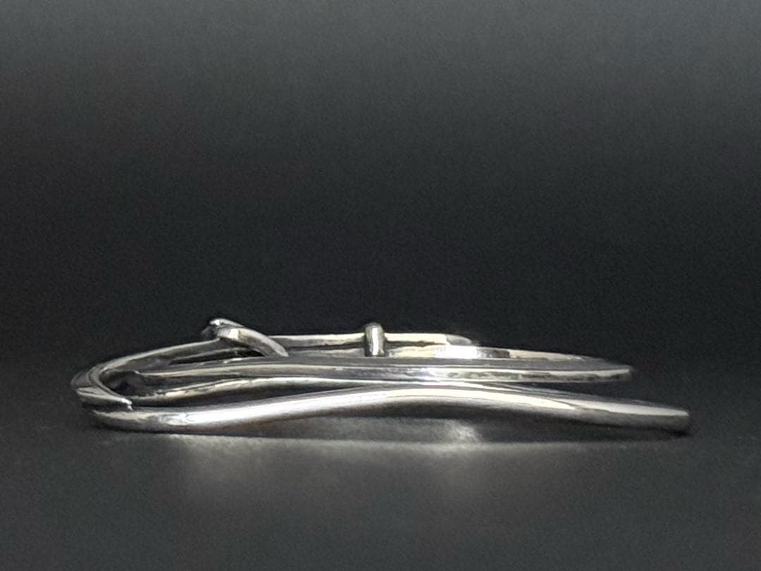 シルバーリング型アクセサリー