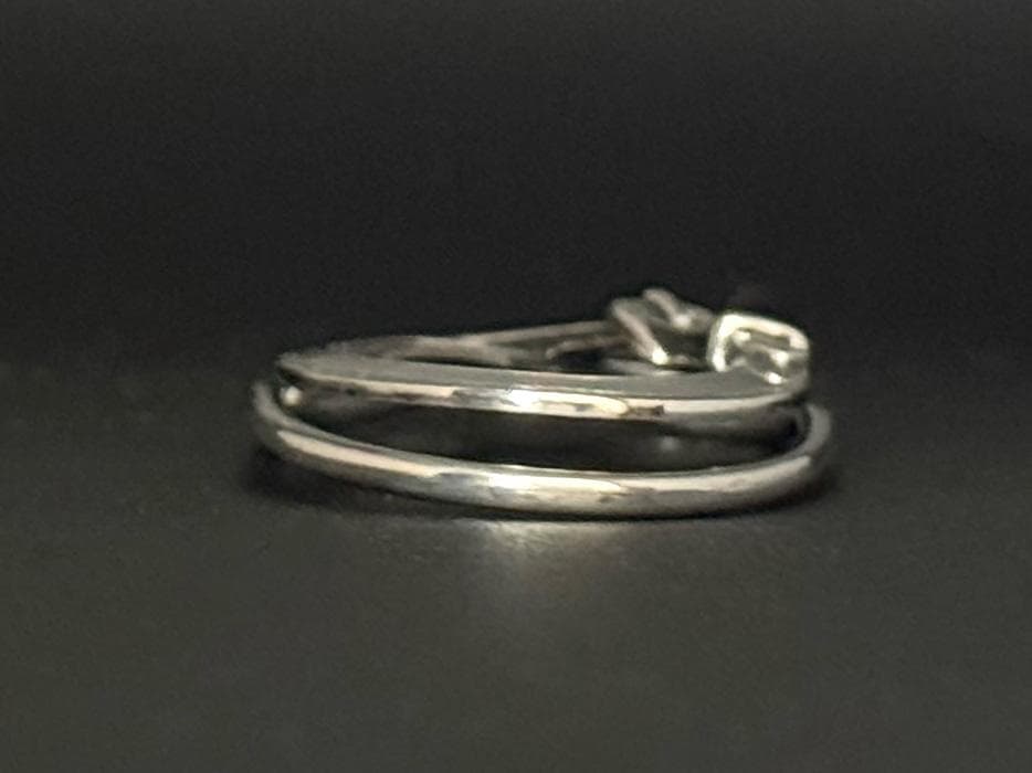 シルバーリング型アクセサリー