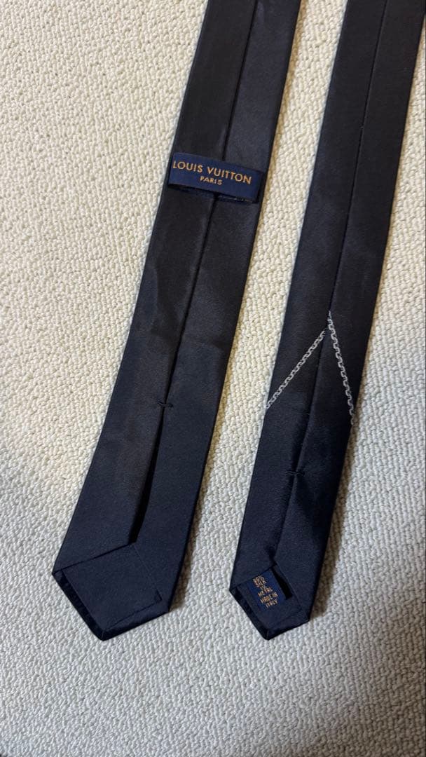 Louis Vuitton 黒 ネクタイ スリムタイ　ナロータイ