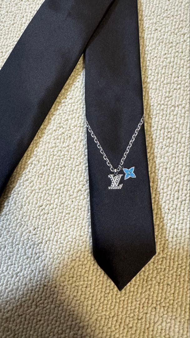 Louis Vuitton 黒 ネクタイ スリムタイ　ナロータイ
