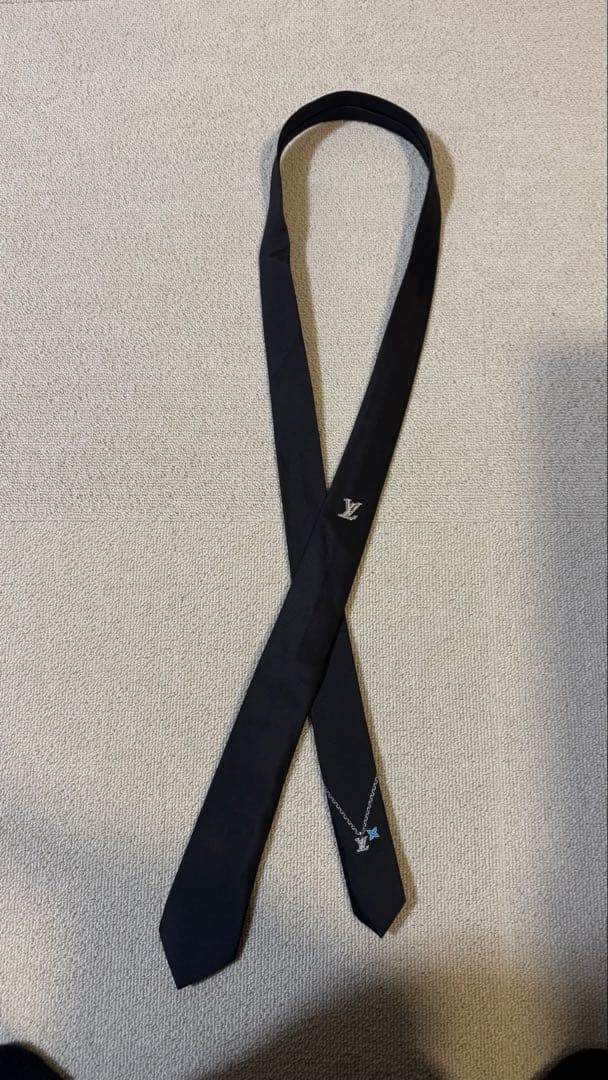 Louis Vuitton 黒 ネクタイ スリムタイ　ナロータイ