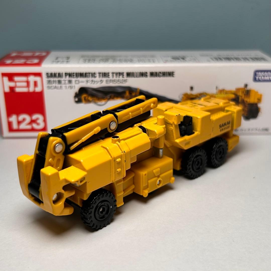 トミカ　酒井重工業　ロードカッタ　マシナリー　ブームヘッダー　バケットホイール