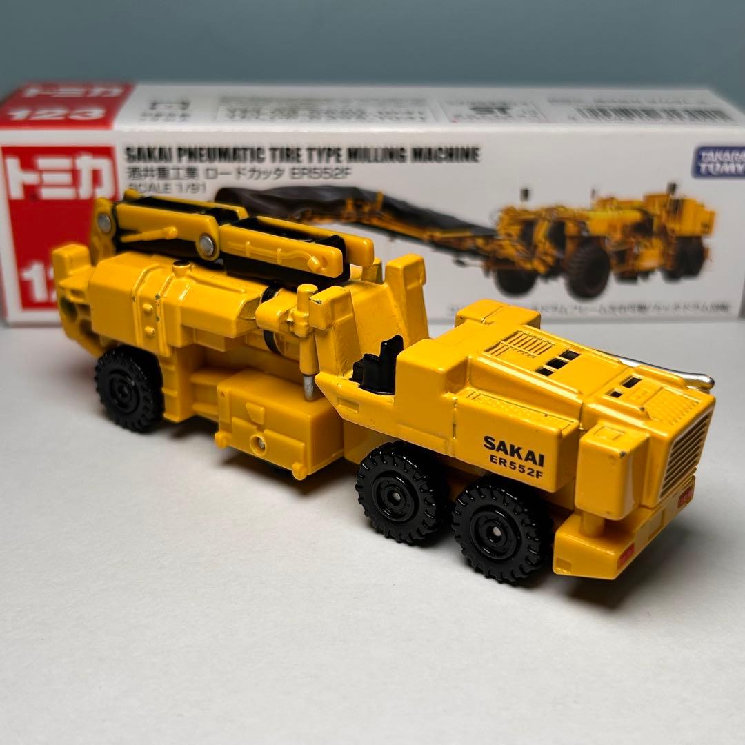 トミカ　酒井重工業　ロードカッタ　マシナリー　ブームヘッダー　バケットホイール