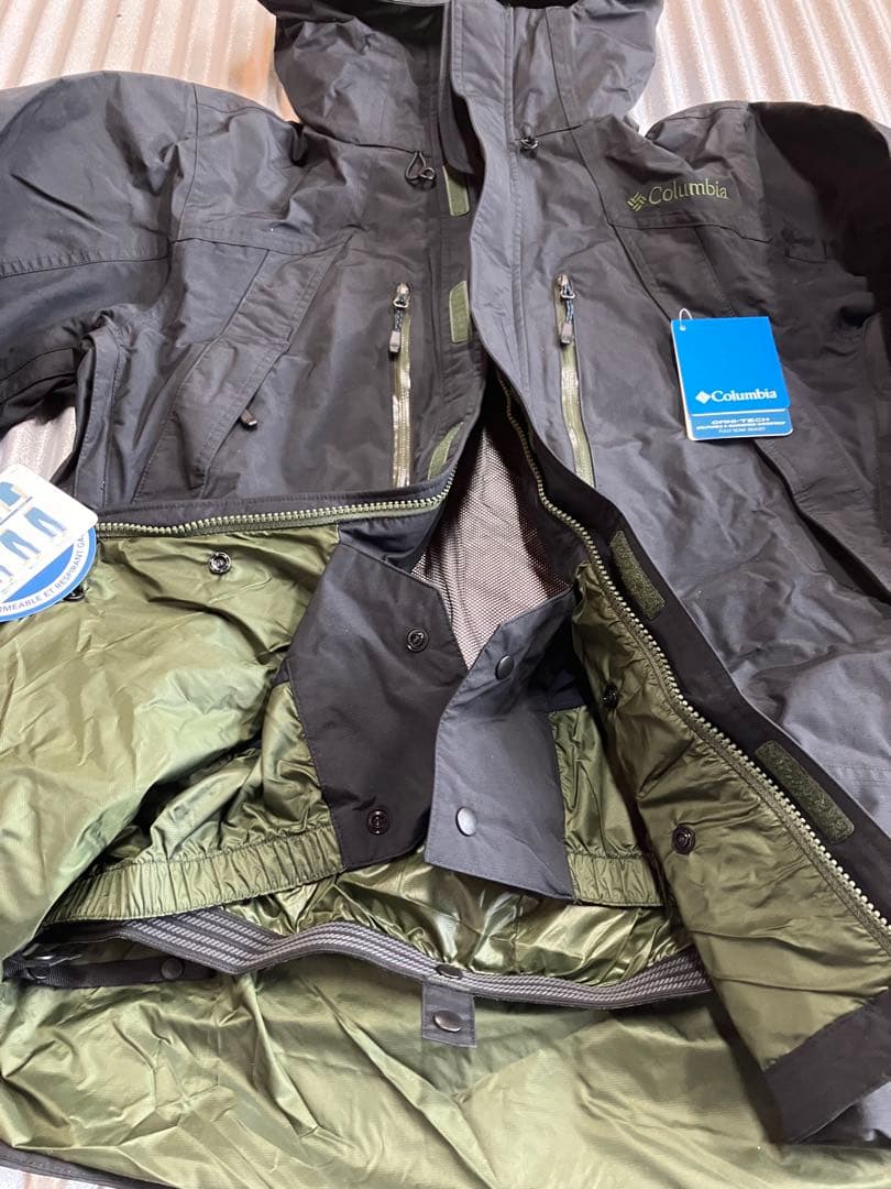 未使用　コロンビア　スノボウェア　上着　ジャケット　アウター　メンズ　M 黒